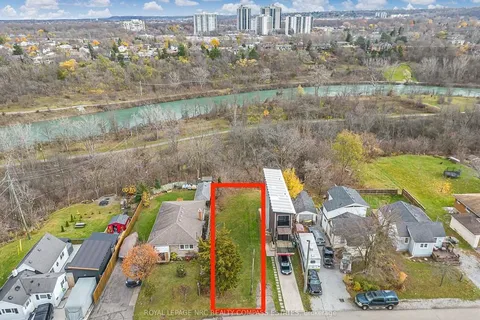 15 Hillview Road, ON L2S 1S1