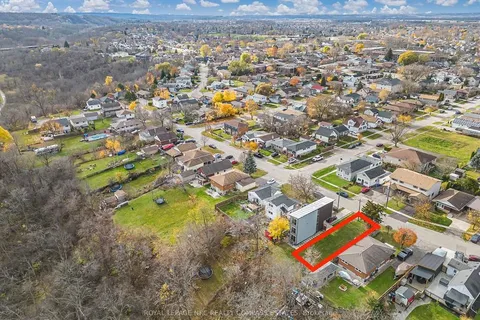 15 Hillview Road, ON L2S 1S1