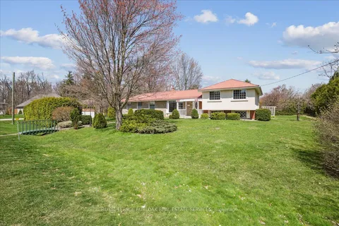 1 Westview Crescent, Hamilton, ON L8B 0E4