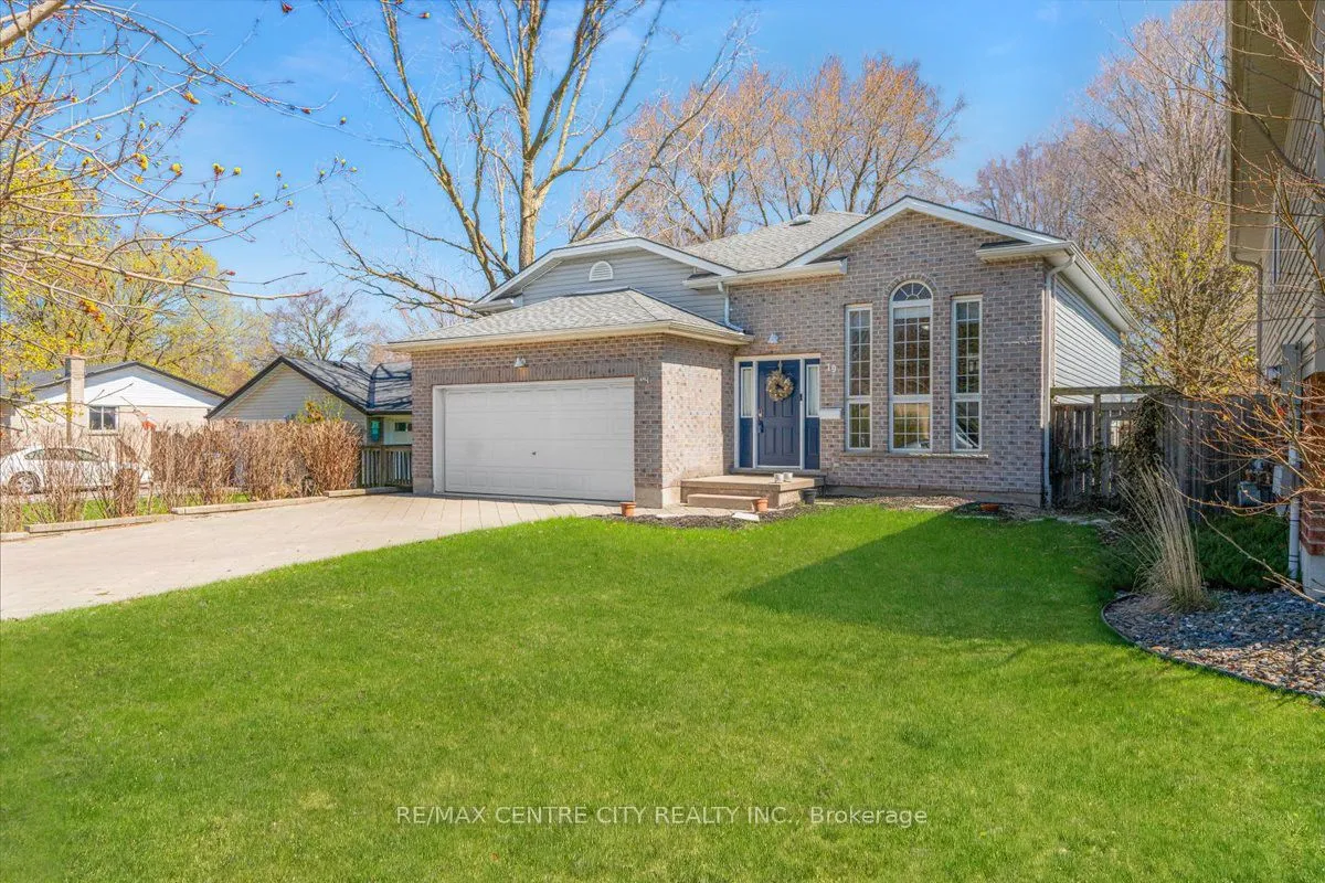 19 Dell Drive, Strathroy-Caradoc, ON N7G 1C6