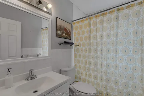 250 Yonge Street, Kingston, ON K7M 1G5