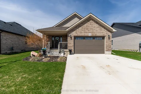 104 Emerson Way, West Grey, ON N0G 1R0