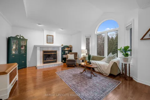 1651 Country Walk Drive, Orleans - Convent Glen and Area, ON K1C 8E2
