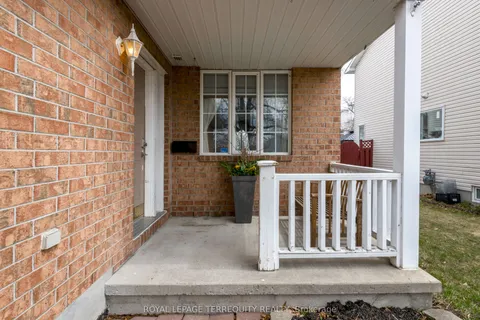 32B Woodford Way, Barrhaven, ON K2J 4B9