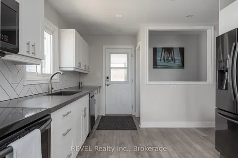 20 Whyte Avenue, Thorold, ON L2V 2T3