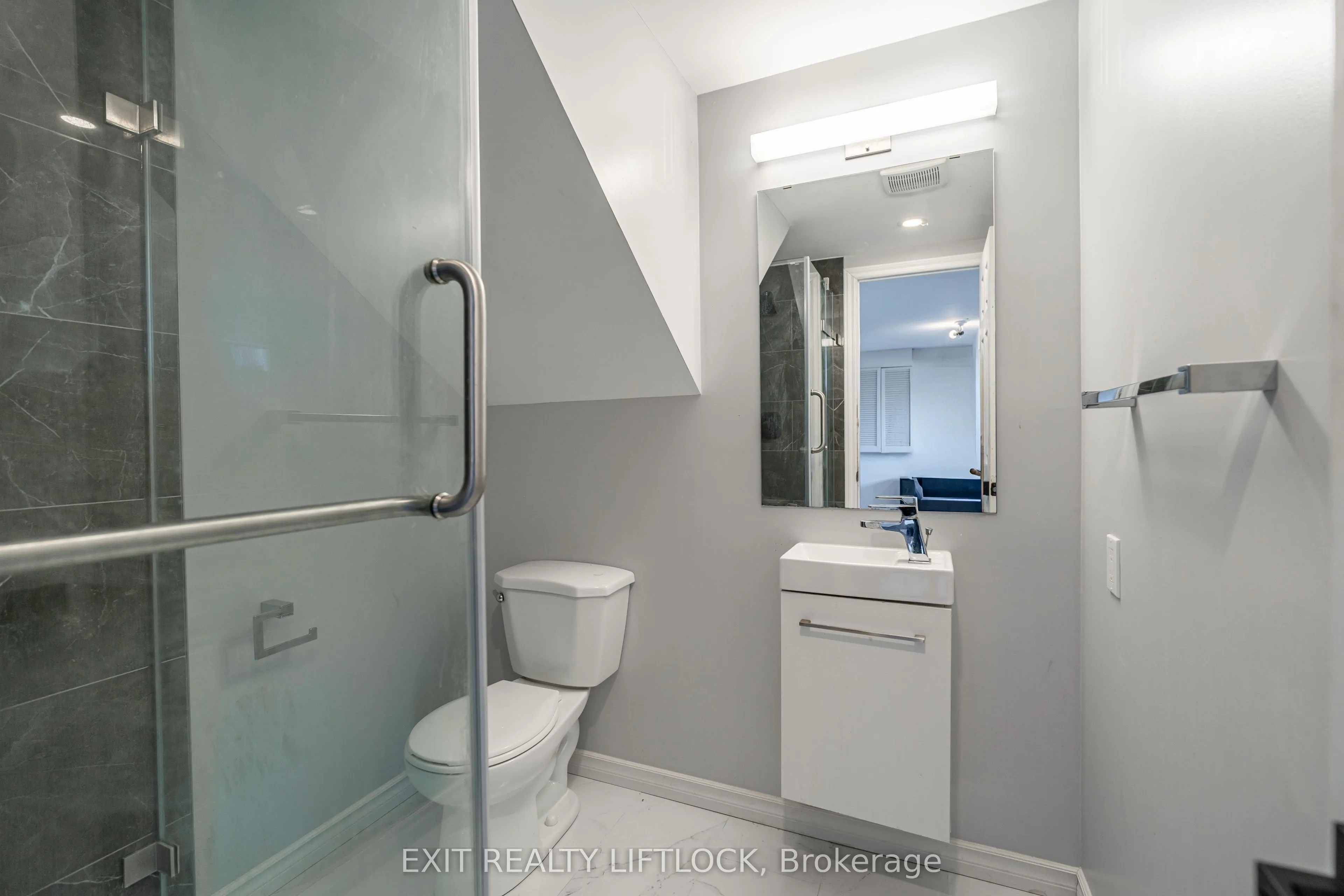 1802 Young's Point Road, Selwyn, ON K0L 2H0