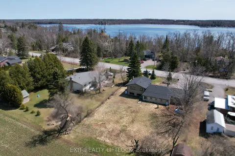 1802 Young's Point Road, Selwyn, ON K0L 2H0