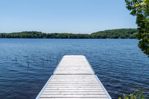1073 WATSON Road, Lake of Bays, ON P0B 0A3