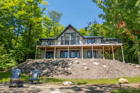 1073 WATSON Road, Lake of Bays, ON P0B 0A3