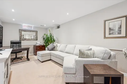 28 Greti Drive, Hamilton, ON L9B 0C9