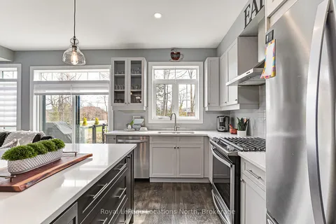 238 Courtland Street, Blue Mountains, ON L9Y 4E2