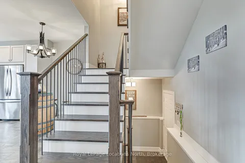 238 Courtland Street, Blue Mountains, ON L9Y 4E2