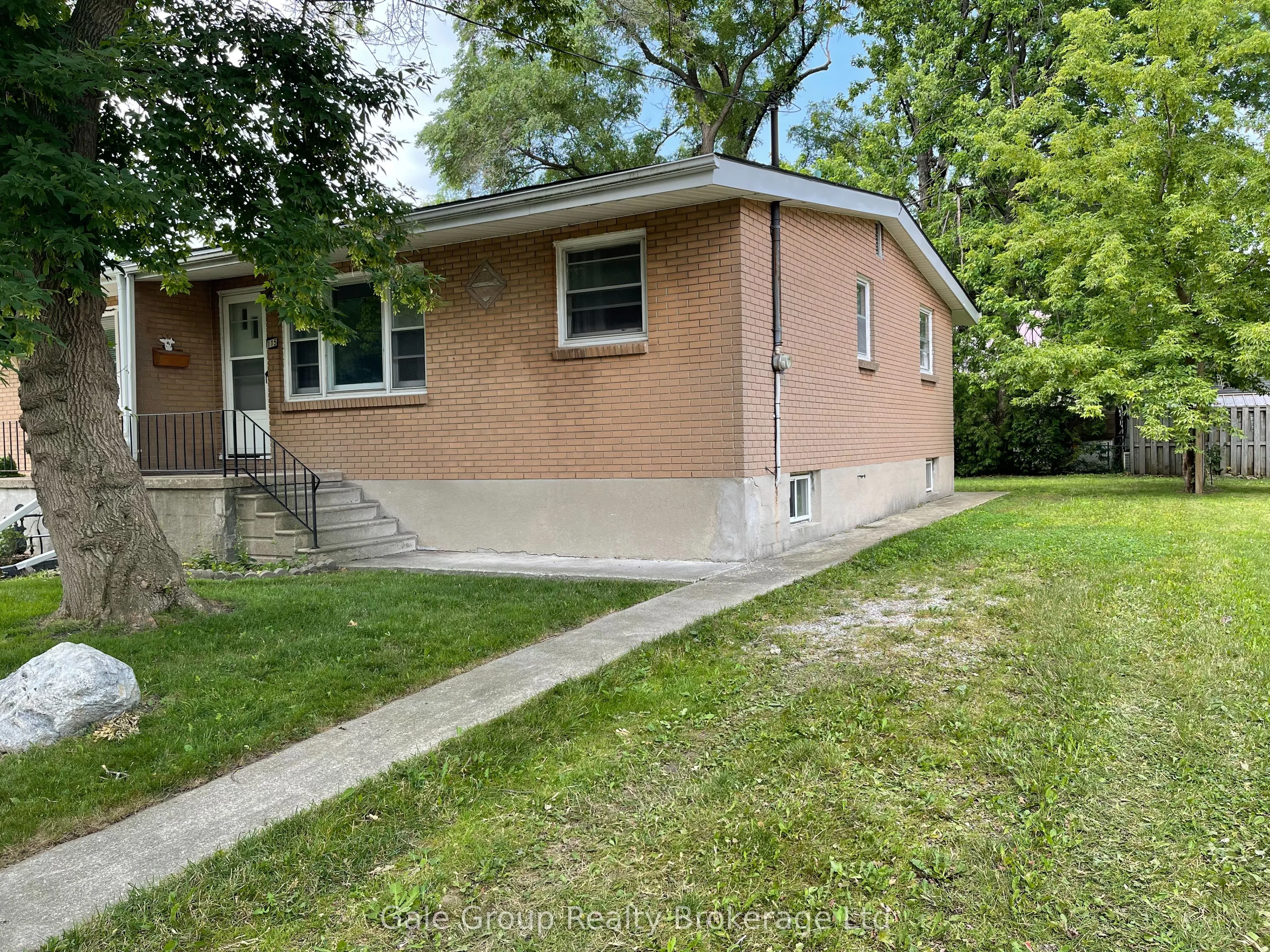 115 Sutton Street, Sarnia, ON N7T 3S4