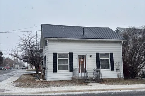 27 Water Street, Greater Napanee, ON K7R 1V3