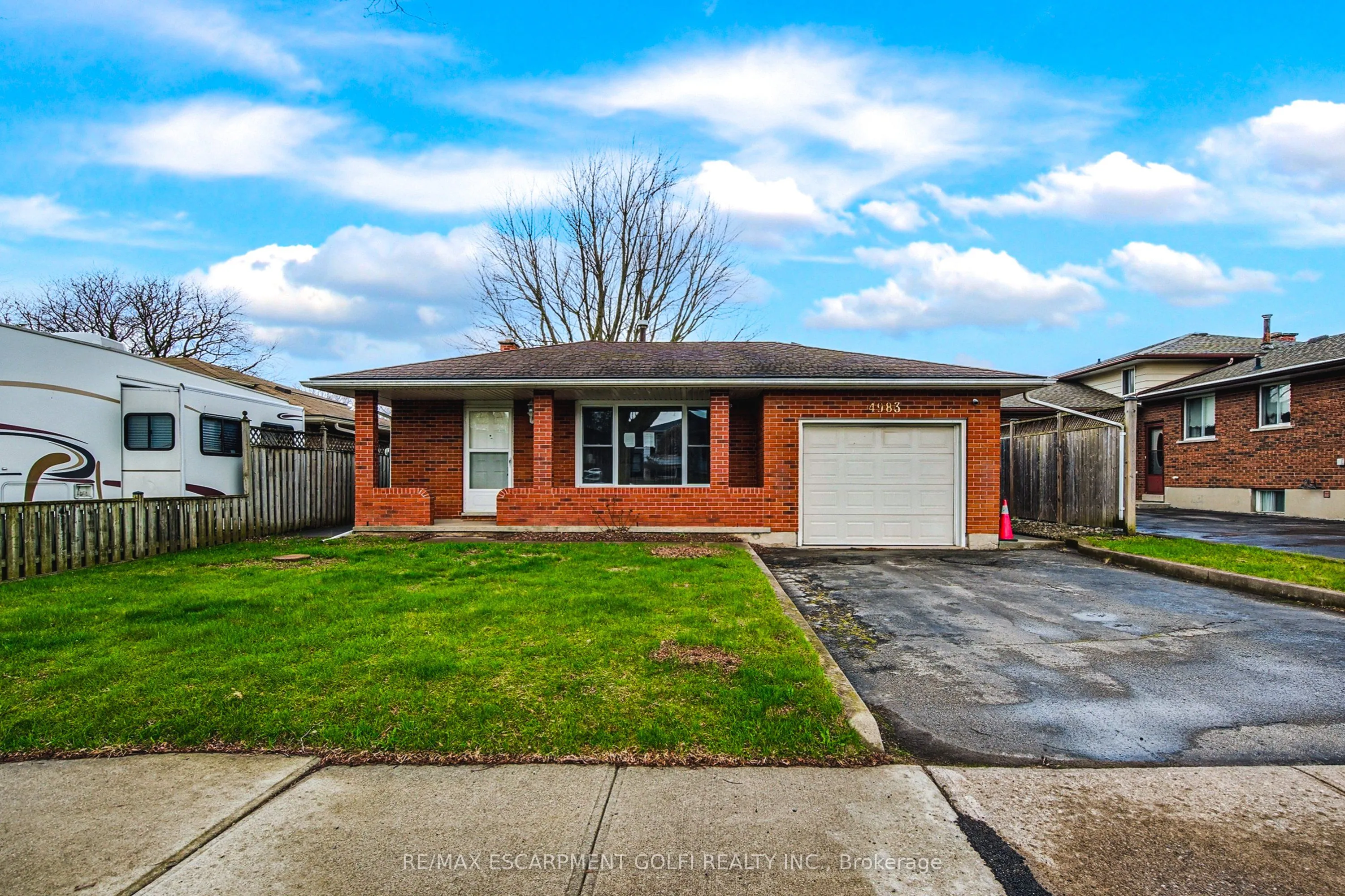 4983 University Avenue, Niagara Falls, ON L2E 7B9
