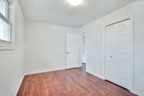 4983 University Avenue, Niagara Falls, ON L2E 7B9