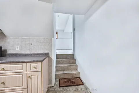4983 University Avenue, Niagara Falls, ON L2E 7B9