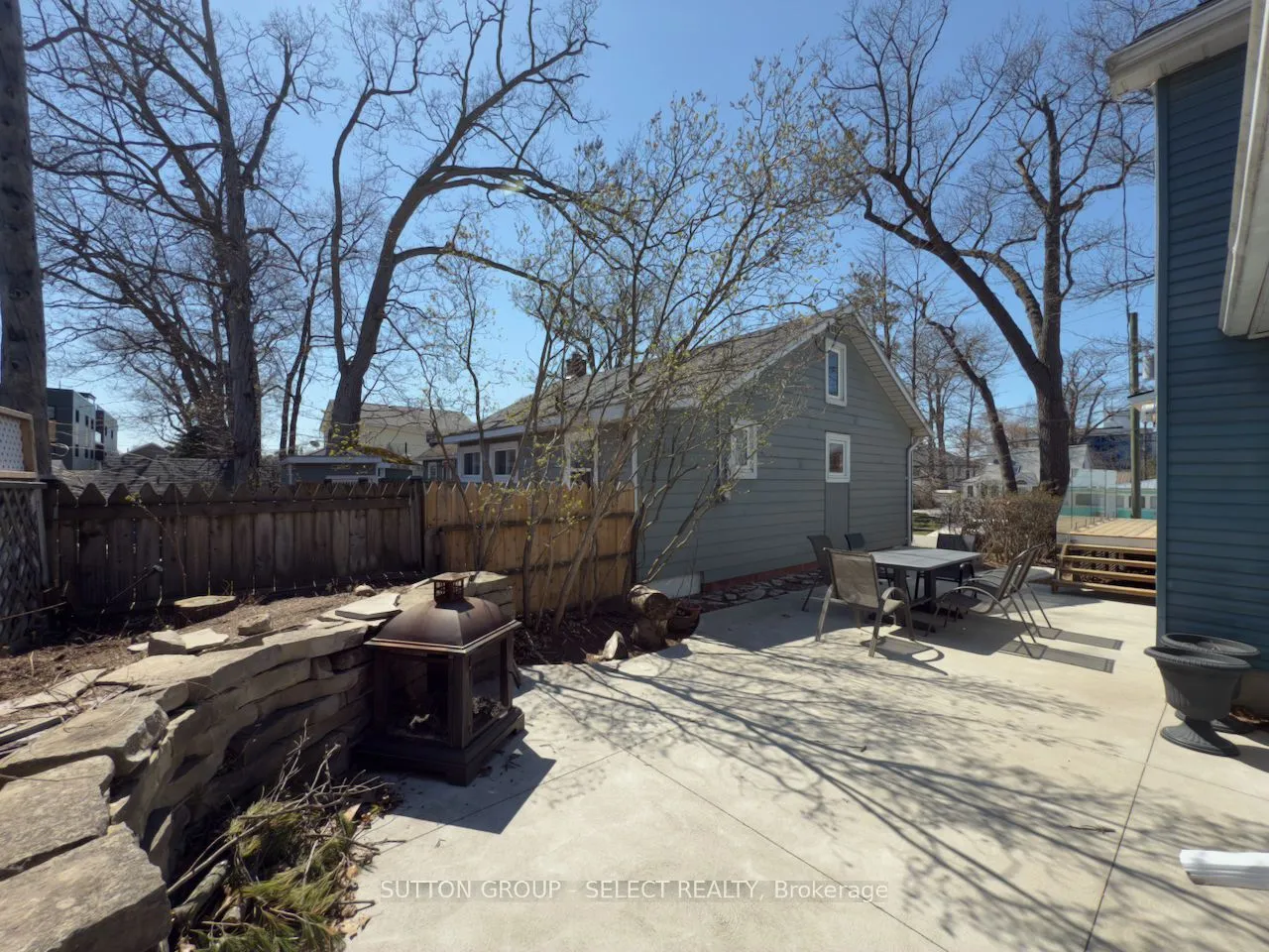 16 Huron Avenue, Lambton Shores, ON N0M 1T0