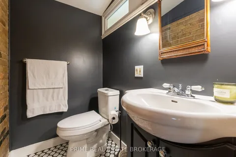 1499 Westdel Bourne Road, London South, ON N6K 4R1
