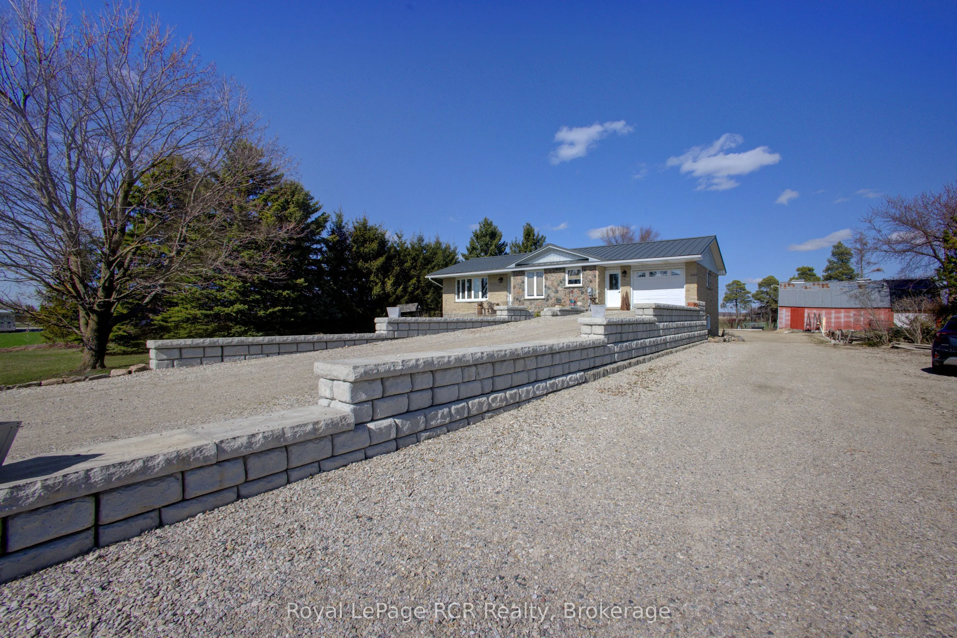 8715 Wellington Rd 7 Road, Mapleton, ON N0G 2P0