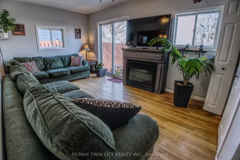 63 Salisbury Avenue, Brantford, ON N3S 1M8