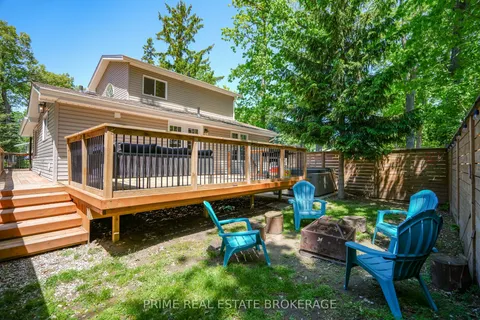 14 Warwick Avenue, Lambton Shores, ON N0M 1T0