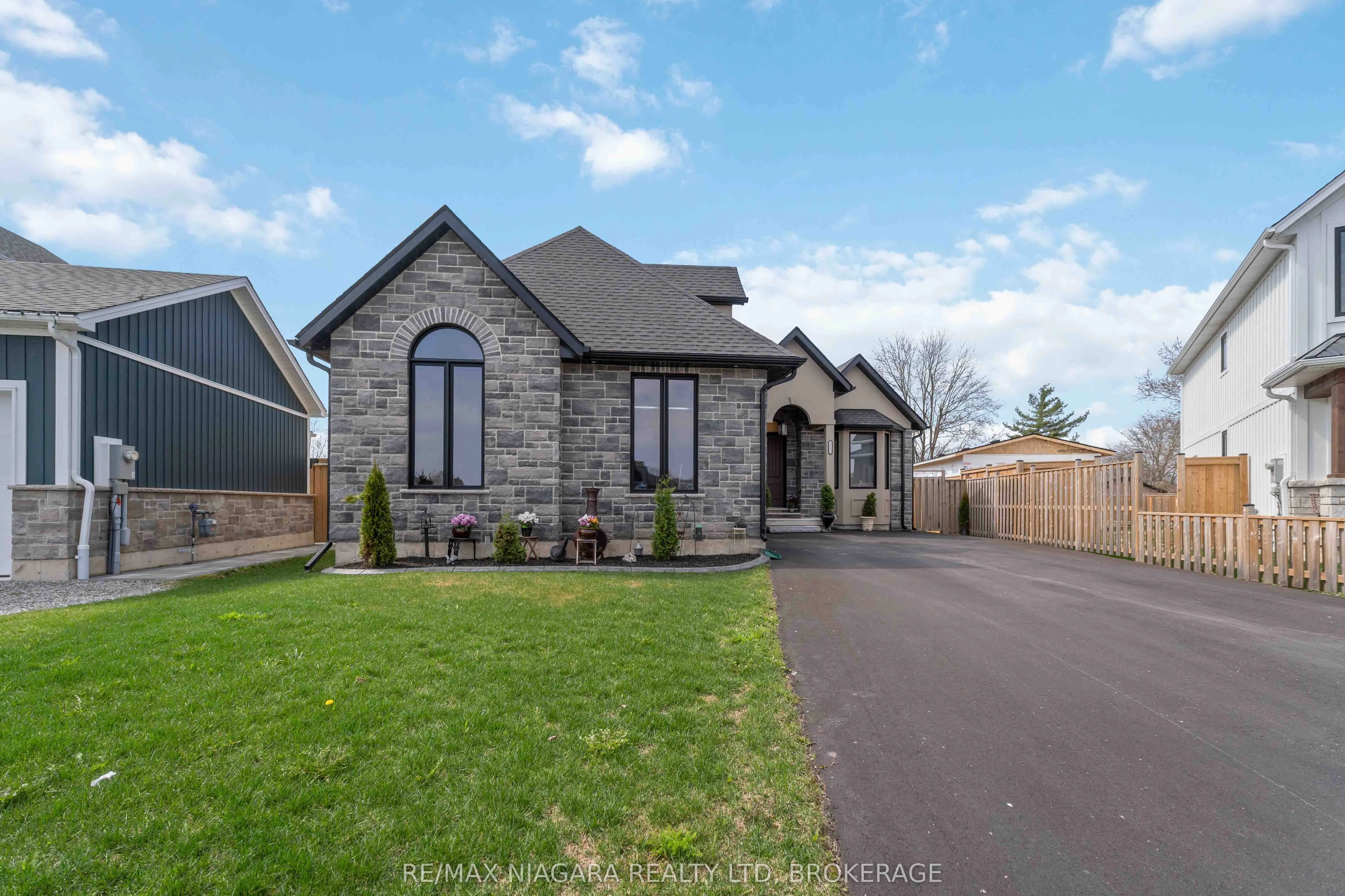 3555 CANFIELD Crescent, Fort Erie, ON L0S 1S0