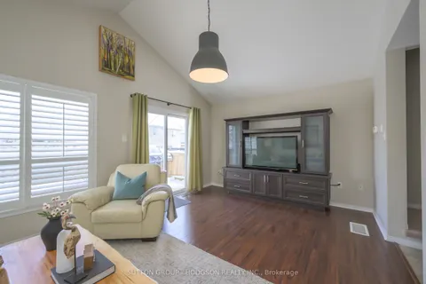 1934 Bloom Crescent, London North, ON N5X 4N3