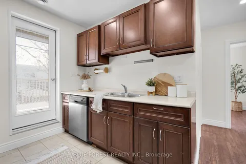 18 Belgrave Avenue, London South, ON N6C 4B4