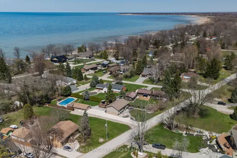 5410 Lake Valley Grove Road, Lambton Shores, ON N0N 1J7