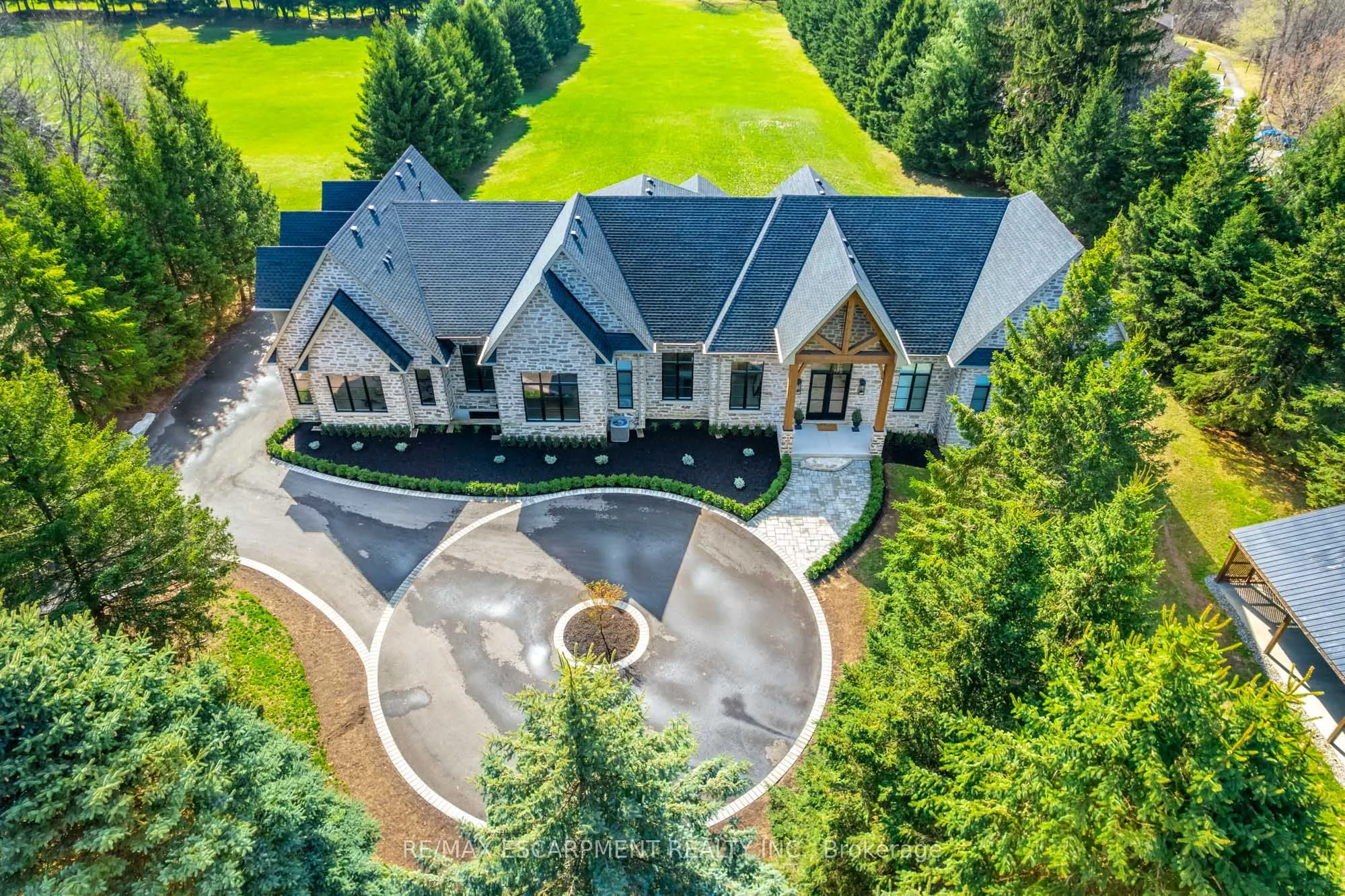 302 Carlisle Road, Hamilton, ON L0R 1H2