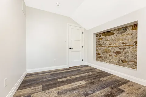 33 Islington Avenue, Guelph, ON N1E 1B2