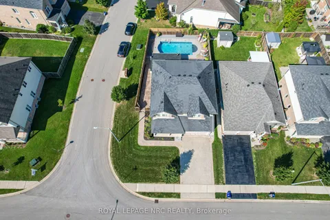 9135 White Oak Avenue, Niagara Falls, ON L2G 0E9