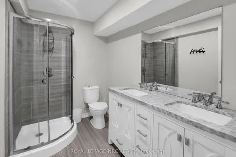 9135 White Oak Avenue, Niagara Falls, ON L2G 0E9