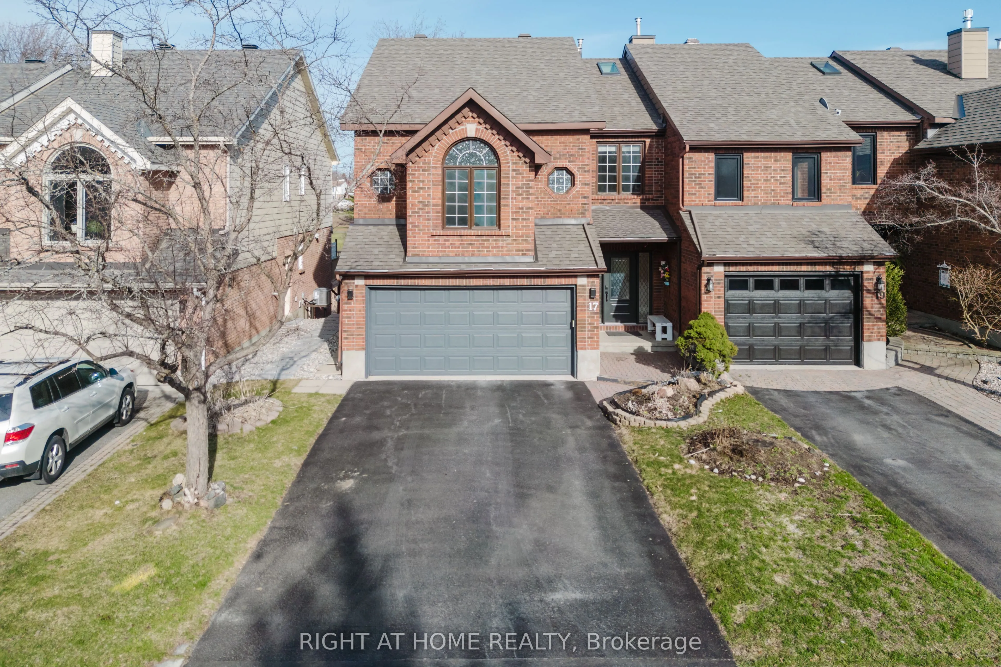 17 Windeyer Crescent, Kanata, ON K2K 2P6
