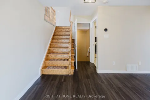 17 Windeyer Crescent, Kanata, ON K2K 2P6