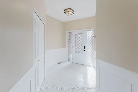 17 Windeyer Crescent, Kanata, ON K2K 2P6