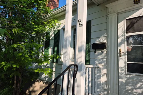 10 GARRISON Street, Tunneys Pasture and Ottawa West, ON K1Y 2T8