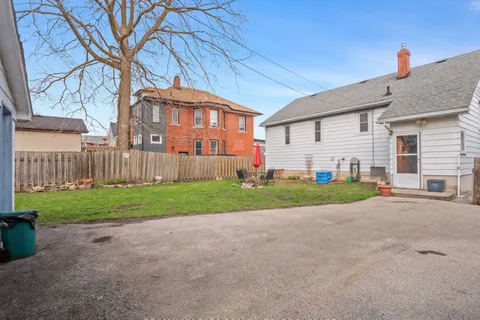 215 PHIPPS Street, Fort Erie, ON L2A 2V4