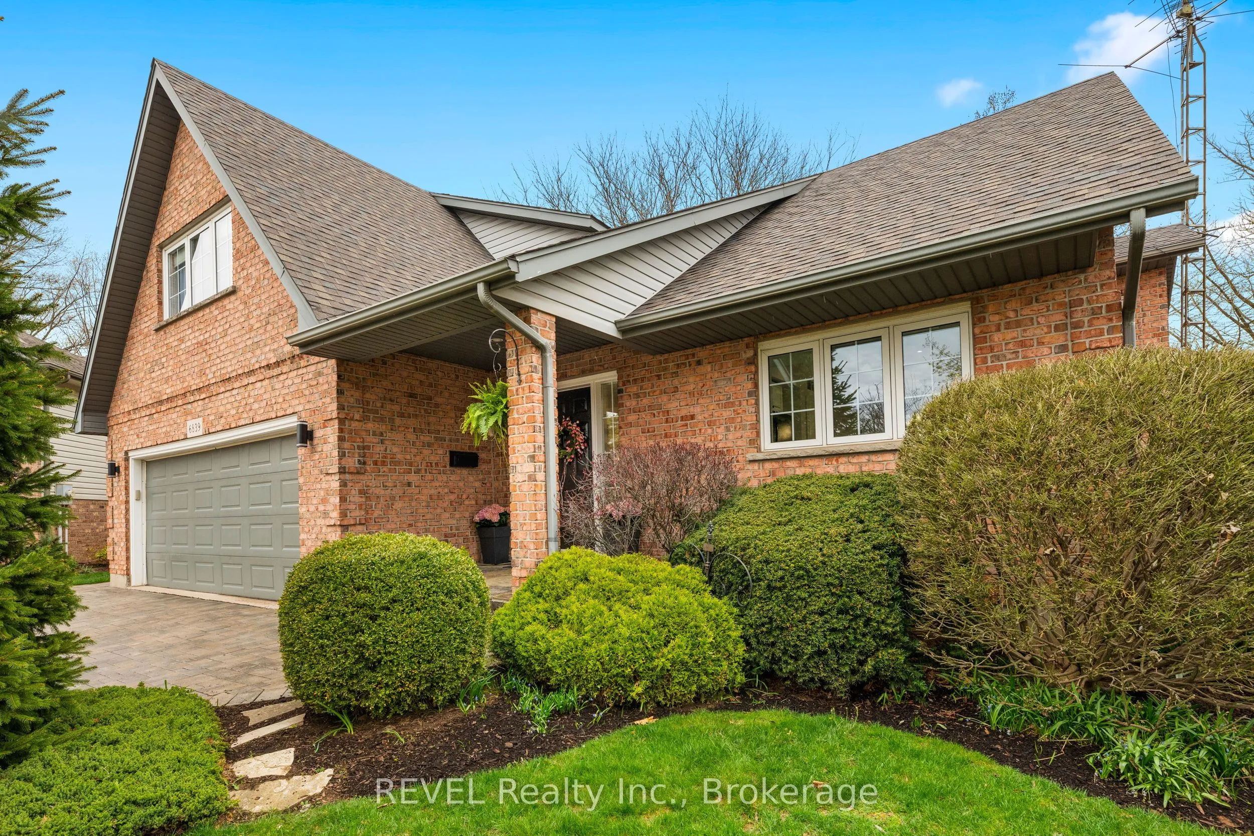 6839 Imperial Court, Niagara Falls, ON L2G 7W9