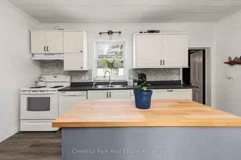 5 Spadina Avenue, Bracebridge, ON P1L 1C7