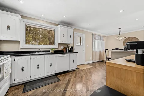 1158 Weller Street, Peterborough West, ON K9J 7M8