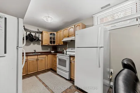 1158 Weller Street, Peterborough West, ON K9J 7M8