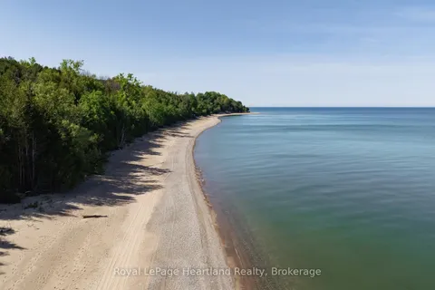 35 Huron Street, Ashfield-Colborne-Wawanosh, ON N7A 3X9