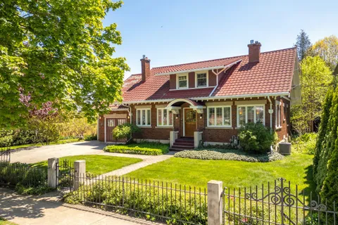 145 Bruce Street, Blue Mountains, ON N0H 2P0