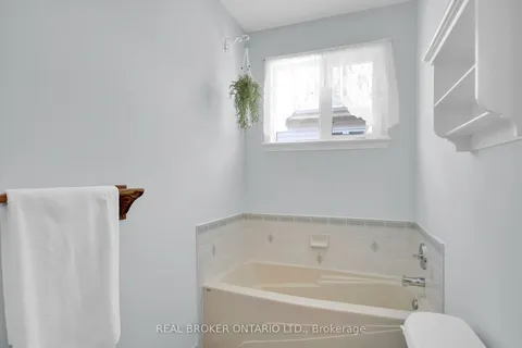 56 Eileen Crescent, Stittsville - Munster - Richmond, ON K2S 1X1