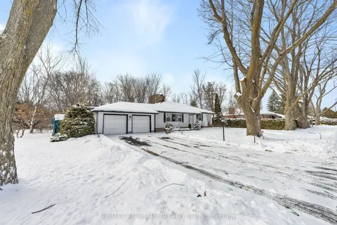 850 Killeen Avenue, McKellar Heights - Glabar Park and Area, ON K2A 2X7