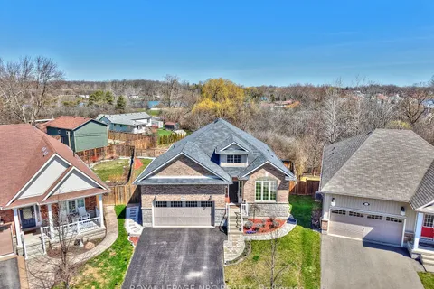 8913 Tallgrass Avenue, Niagara Falls, ON L2G 0E6