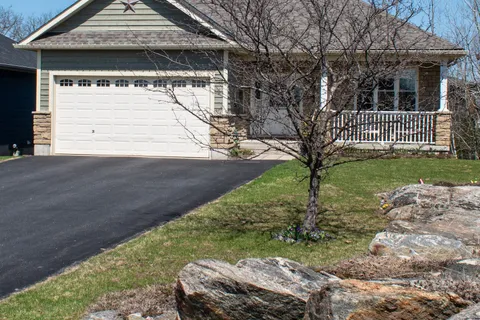 9 Avery Court, Parry Sound, ON P2A 3C4