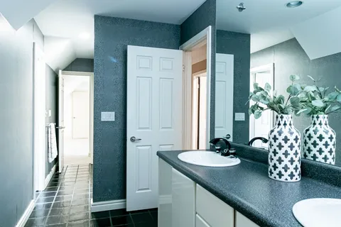 66B South Street, Hamilton, ON L9H 4C6